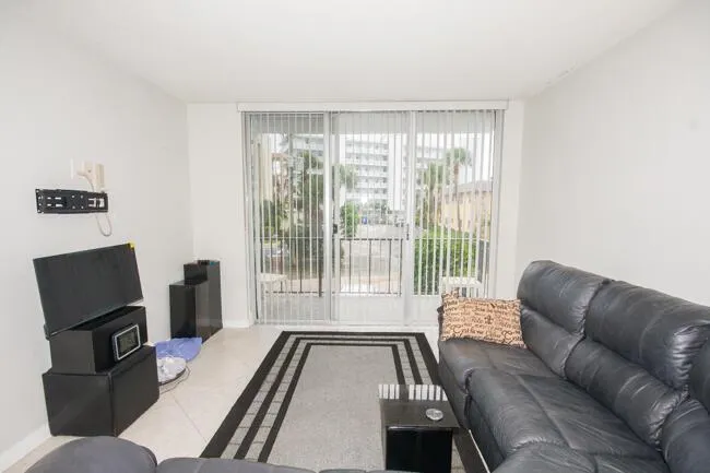 301 Croton Avenue, #202