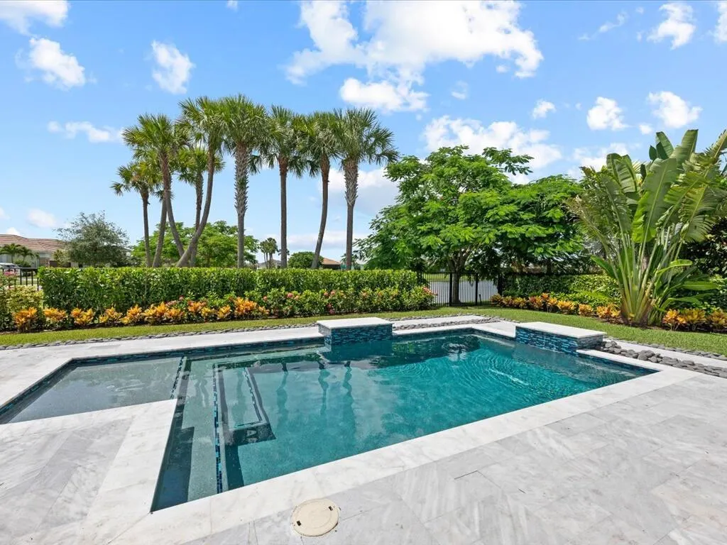5577 Saint Armands Way