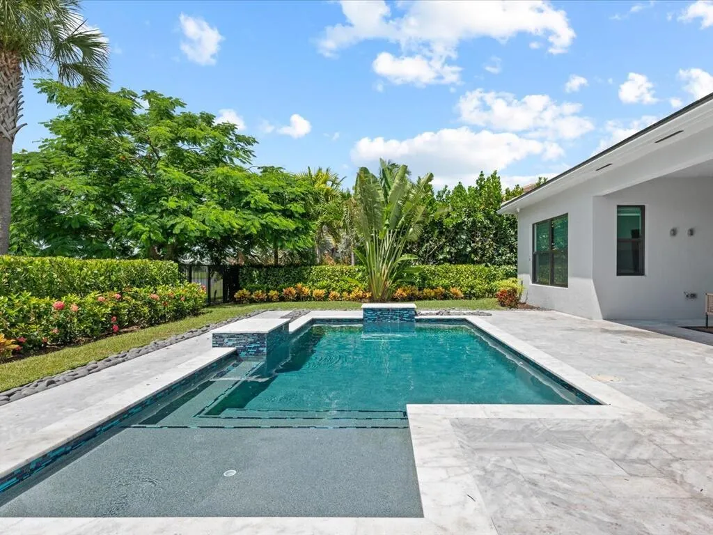 5577 Saint Armands Way