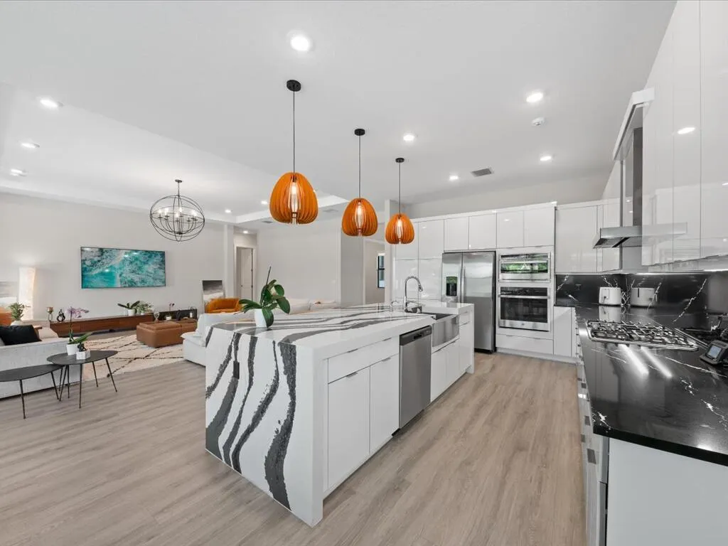 5577 Saint Armands Way