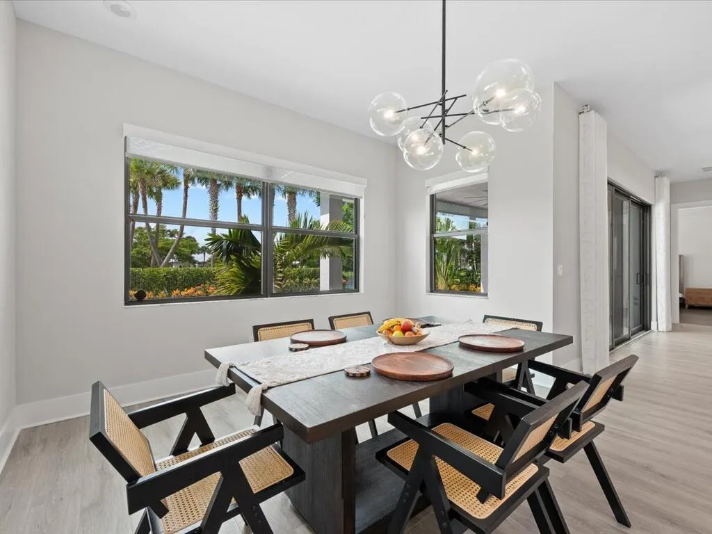 5577 Saint Armands Way
