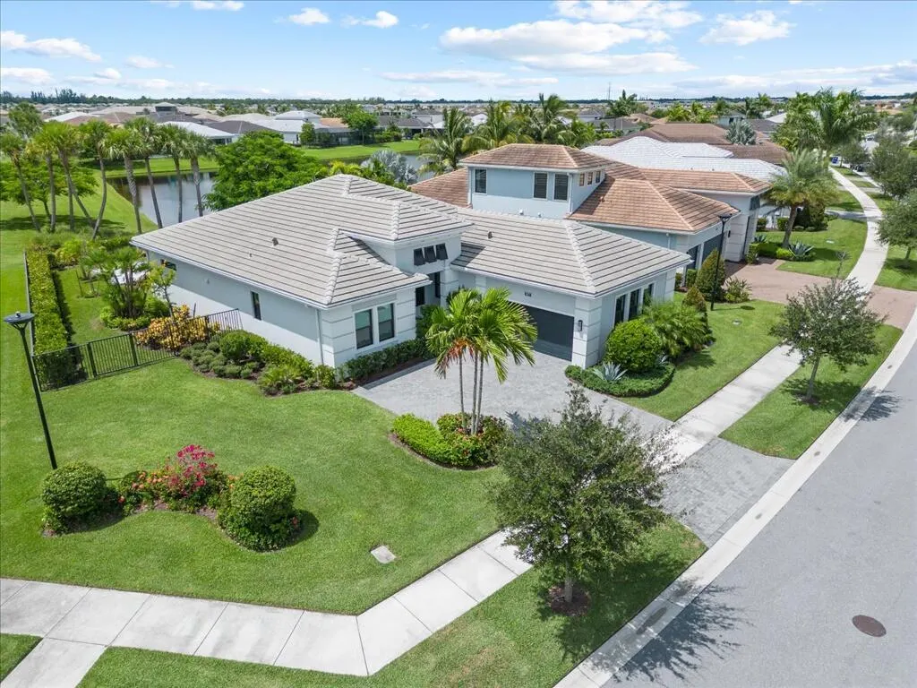 5577 Saint Armands Way