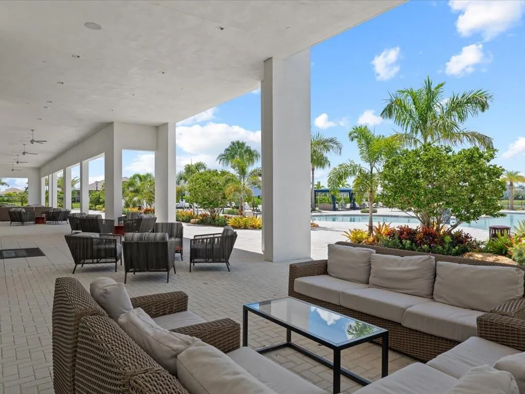 5577 Saint Armands Way