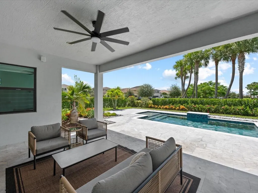 5577 Saint Armands Way