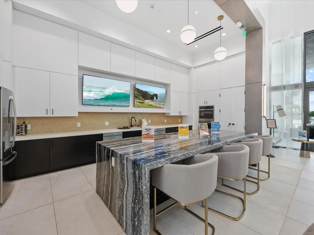 5577 Saint Armands Way