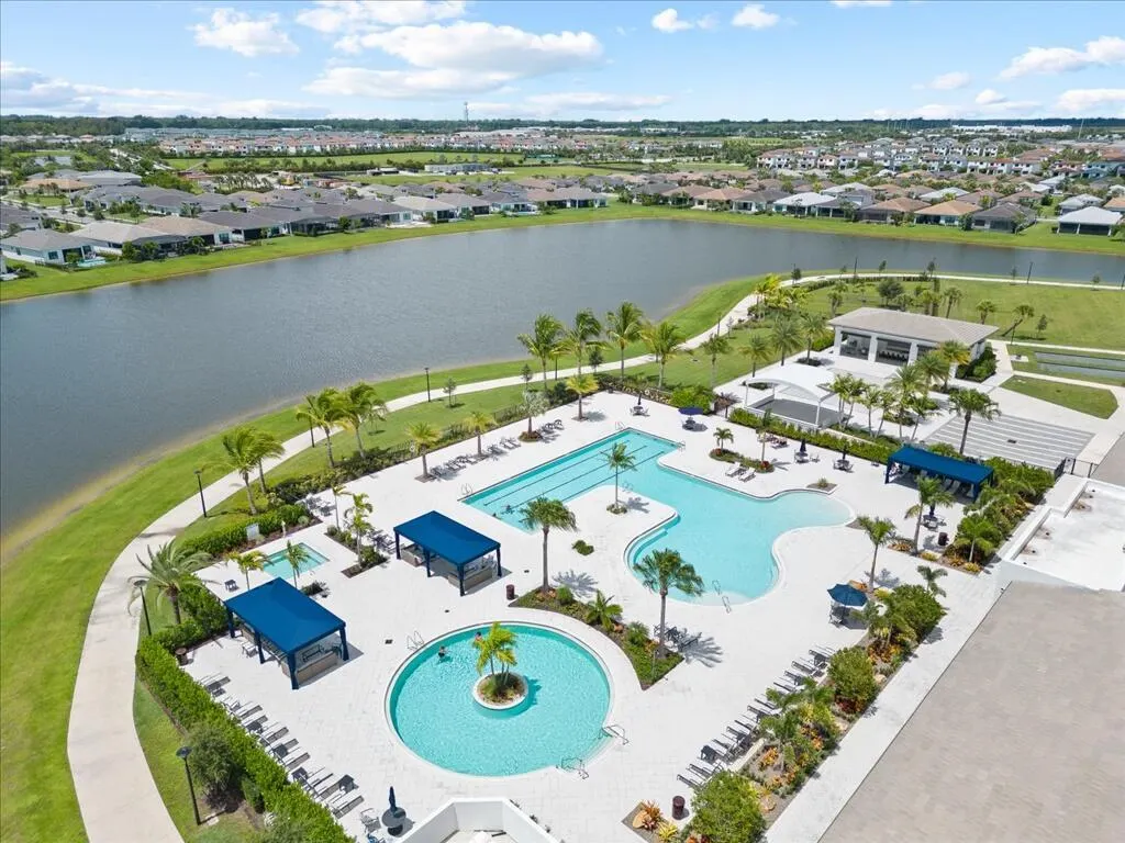 5577 Saint Armands Way
