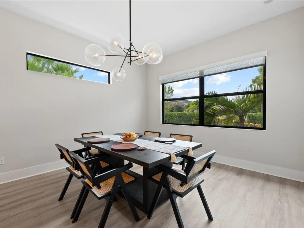5577 Saint Armands Way
