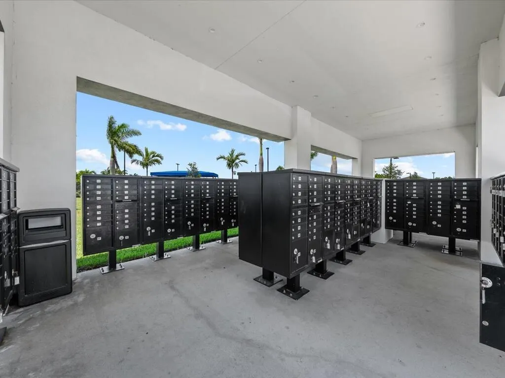 5577 Saint Armands Way