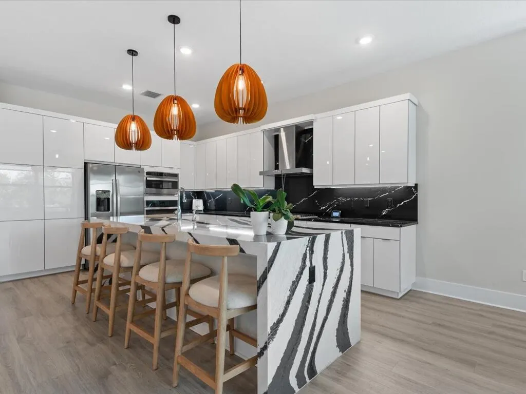 5577 Saint Armands Way