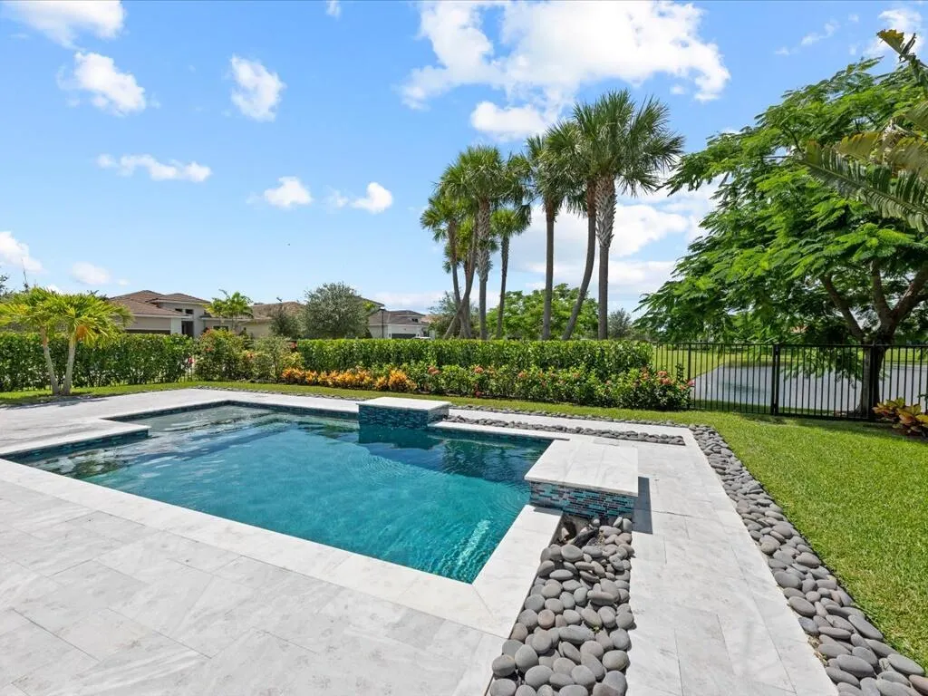 5577 Saint Armands Way