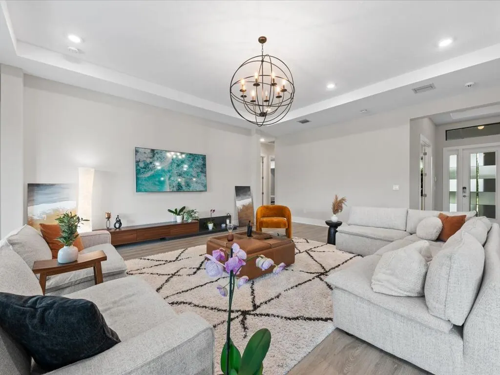 5577 Saint Armands Way