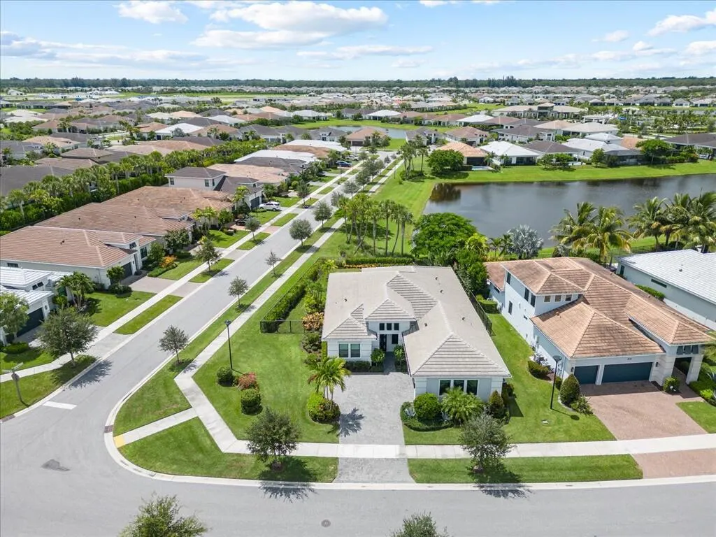 5577 Saint Armands Way