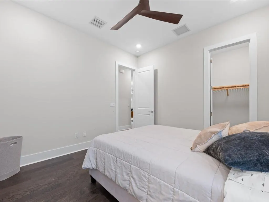 5577 Saint Armands Way