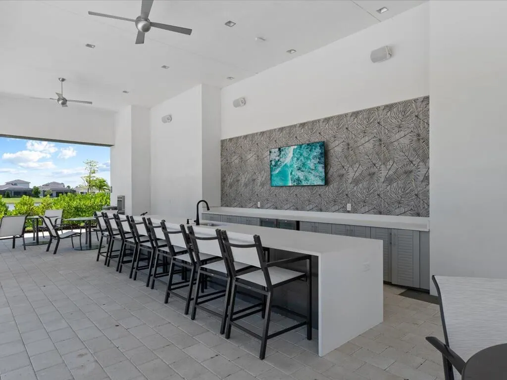 5577 Saint Armands Way