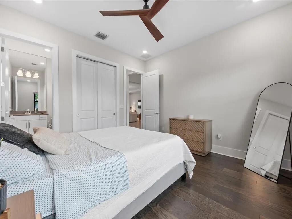 5577 Saint Armands Way