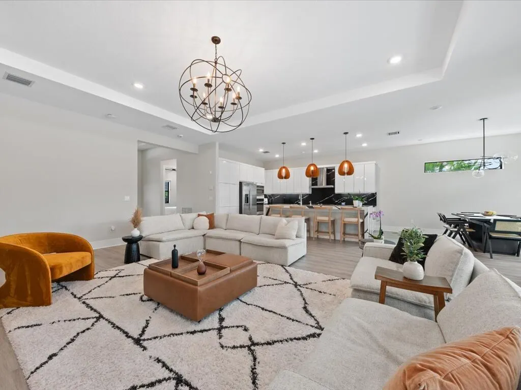 5577 Saint Armands Way