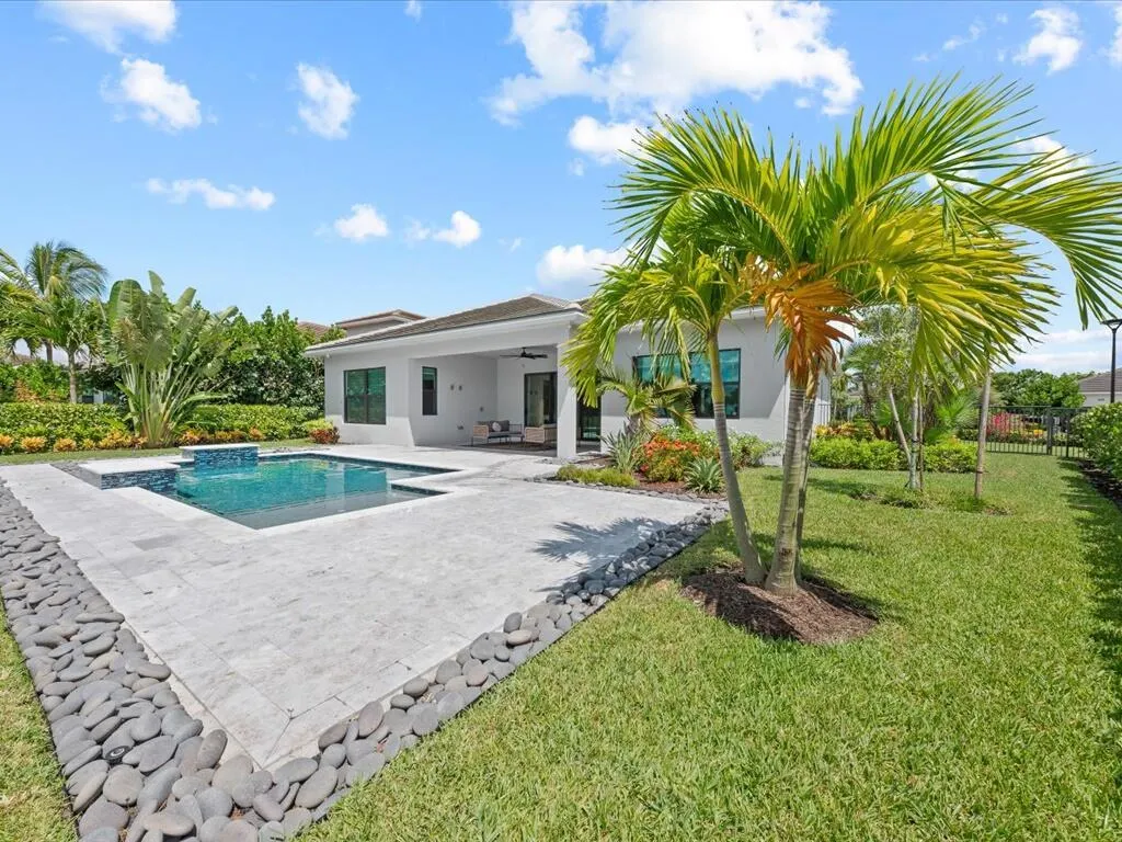 5577 Saint Armands Way