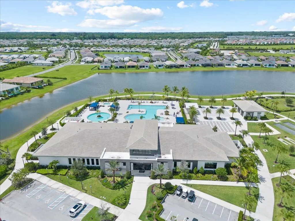 5577 Saint Armands Way