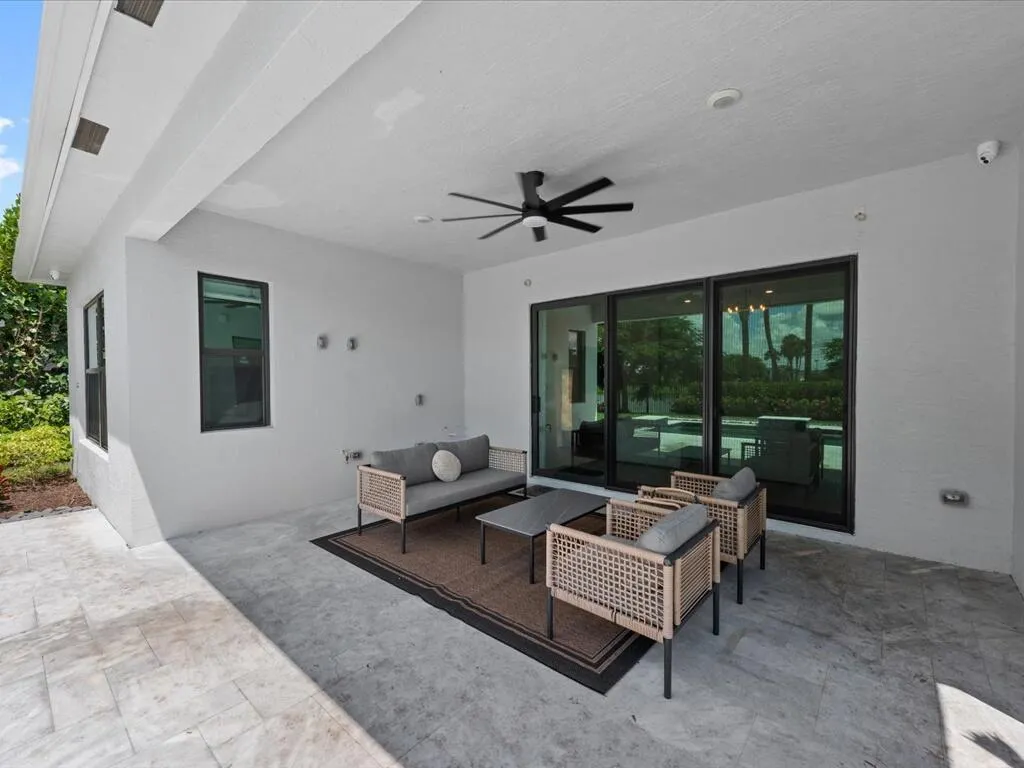 5577 Saint Armands Way