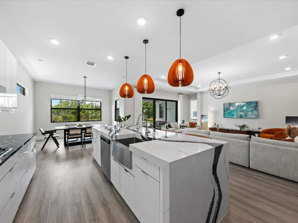 5577 Saint Armands Way