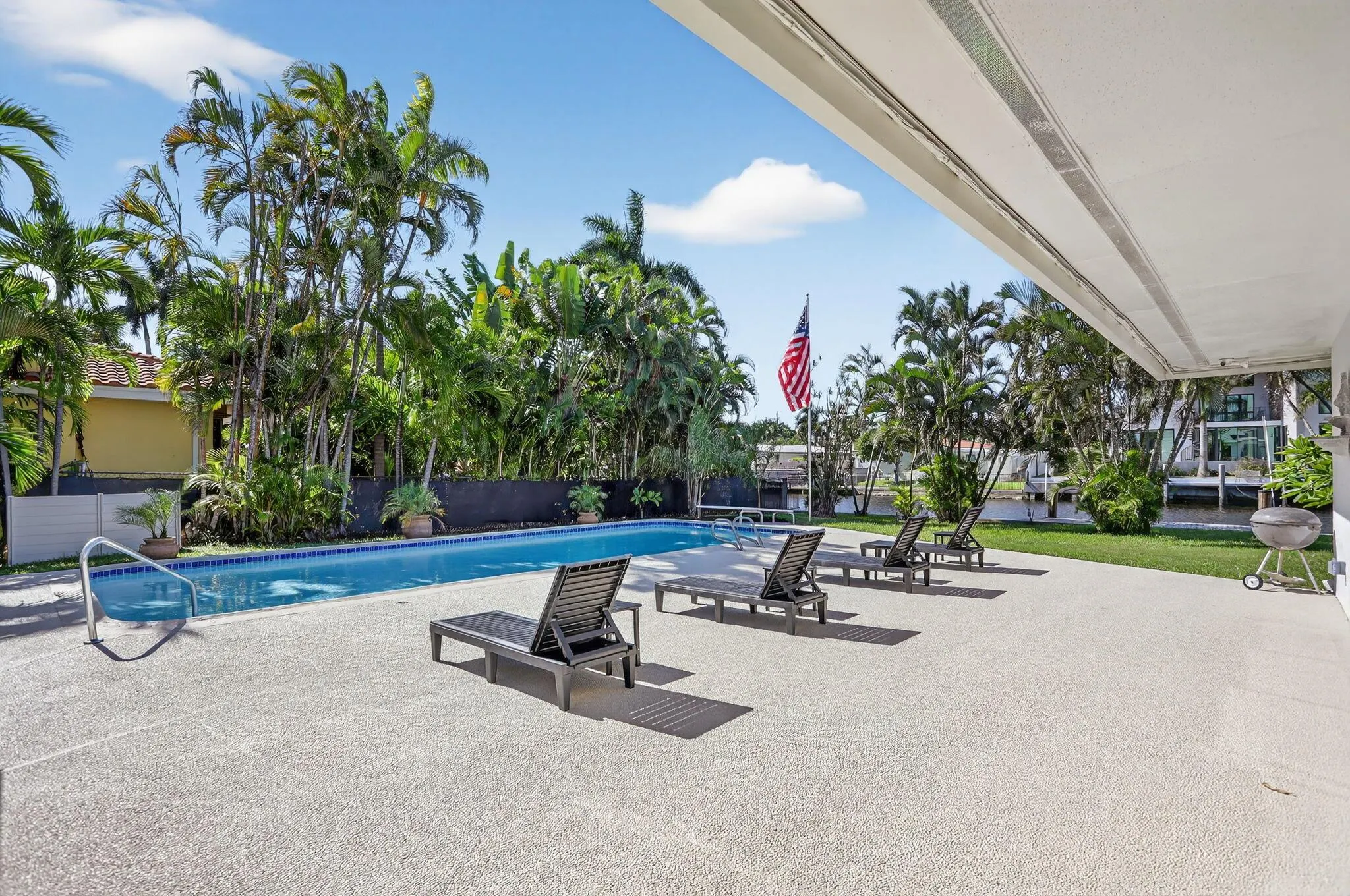 2541 Middle River Drive