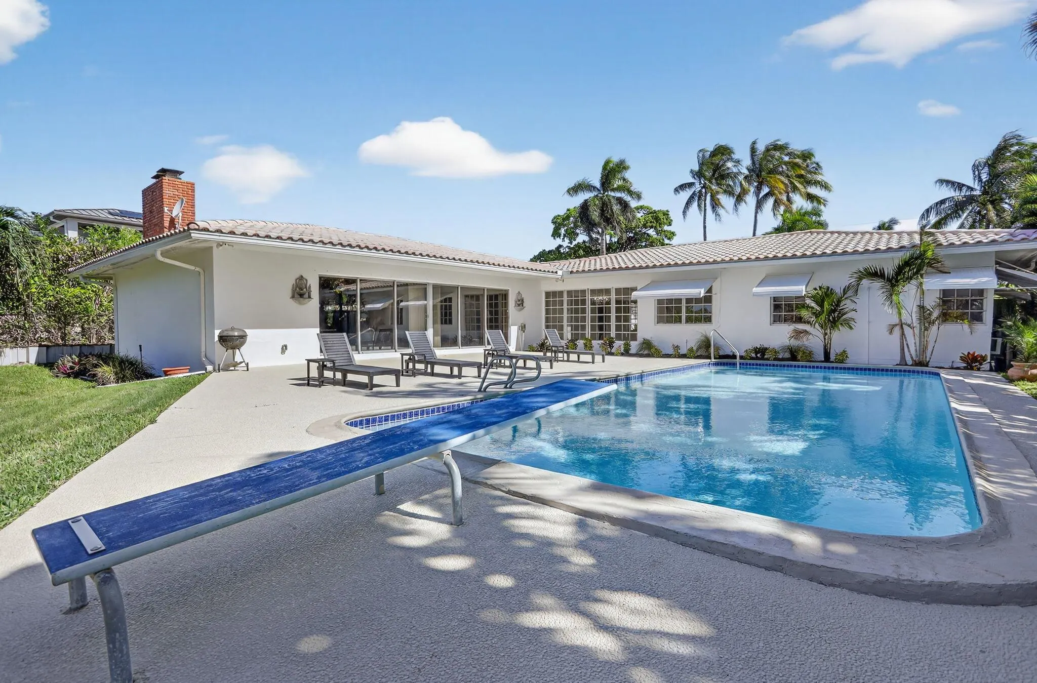 2541 Middle River Drive