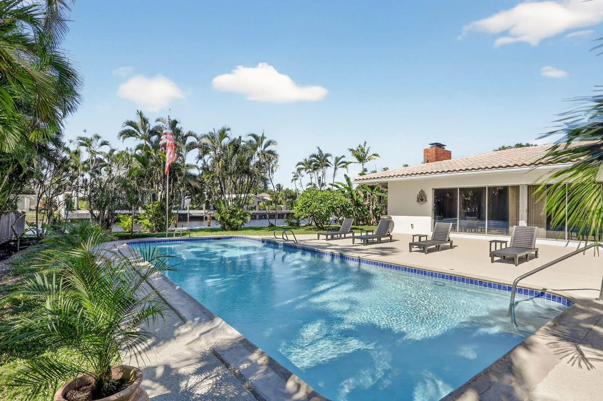 2541 Middle River Drive