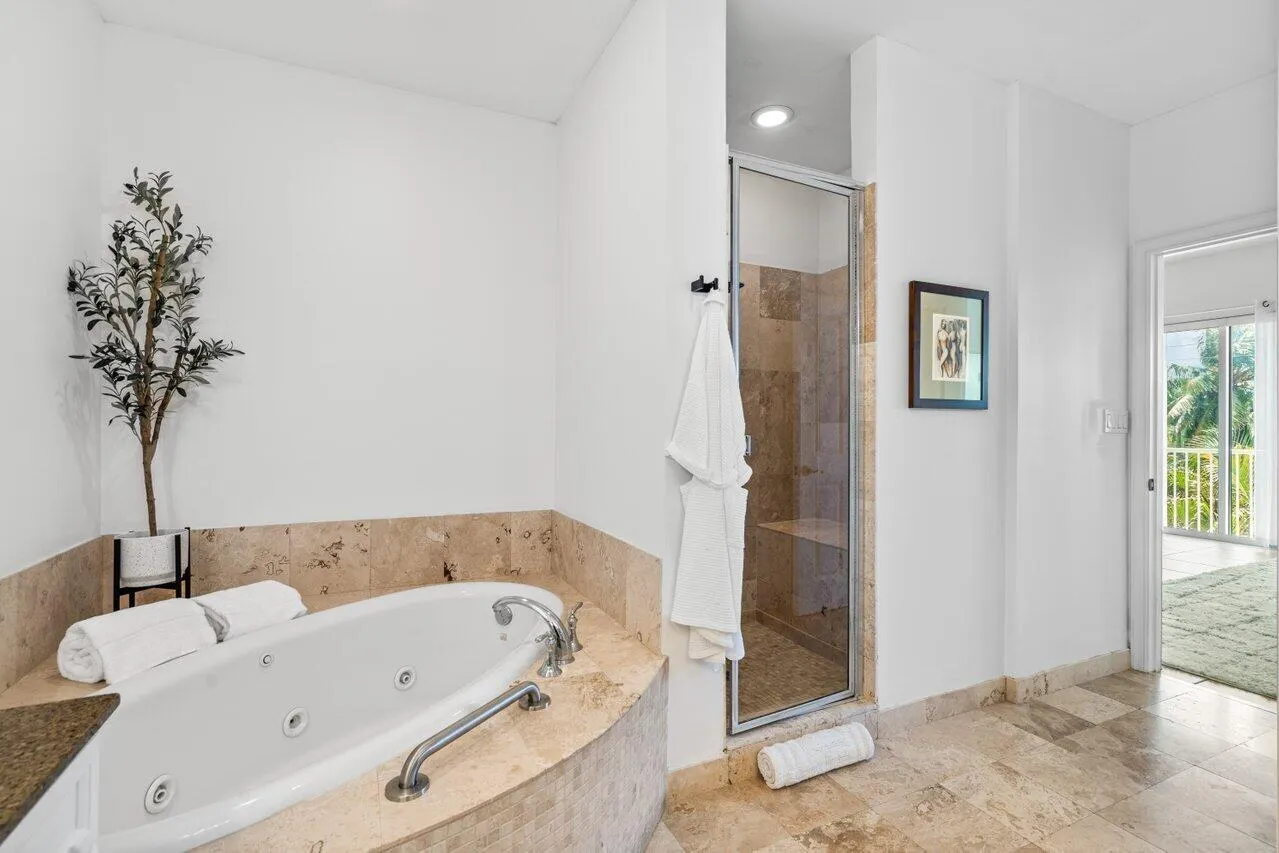 3940 N Flagler Drive, #303