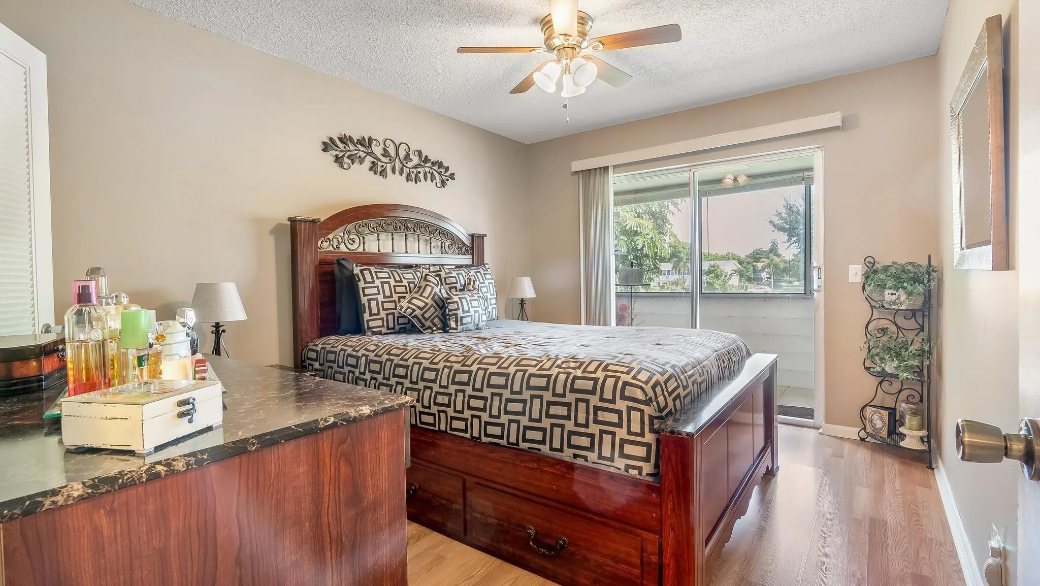 239 Windsor K