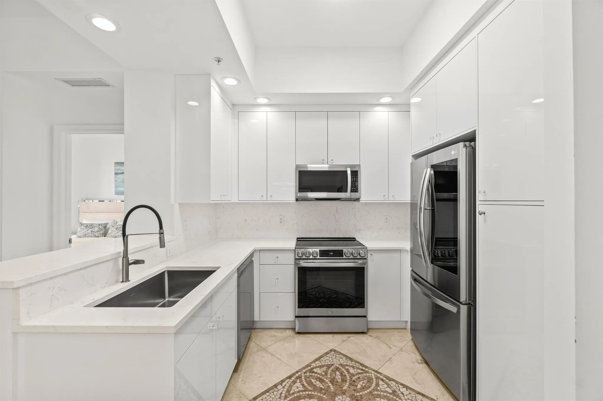 701 S Olive Avenue, #1014