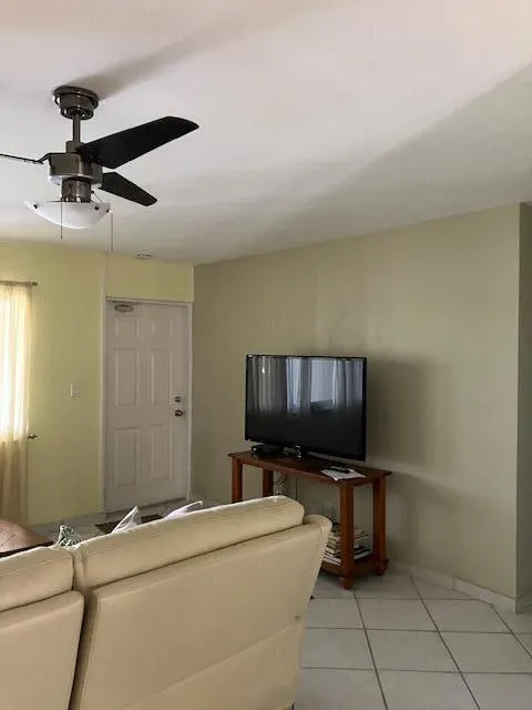 1199 Hillsboro Mile, #323