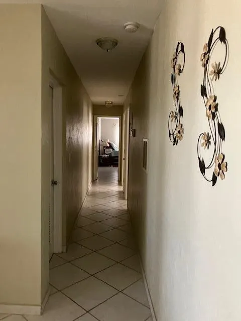 1199 Hillsboro Mile, #323