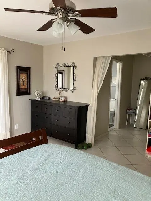 1199 Hillsboro Mile, #323