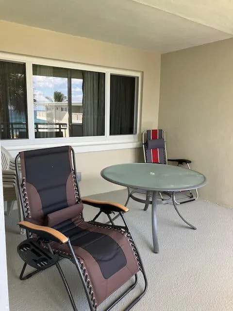 1199 Hillsboro Mile, #323
