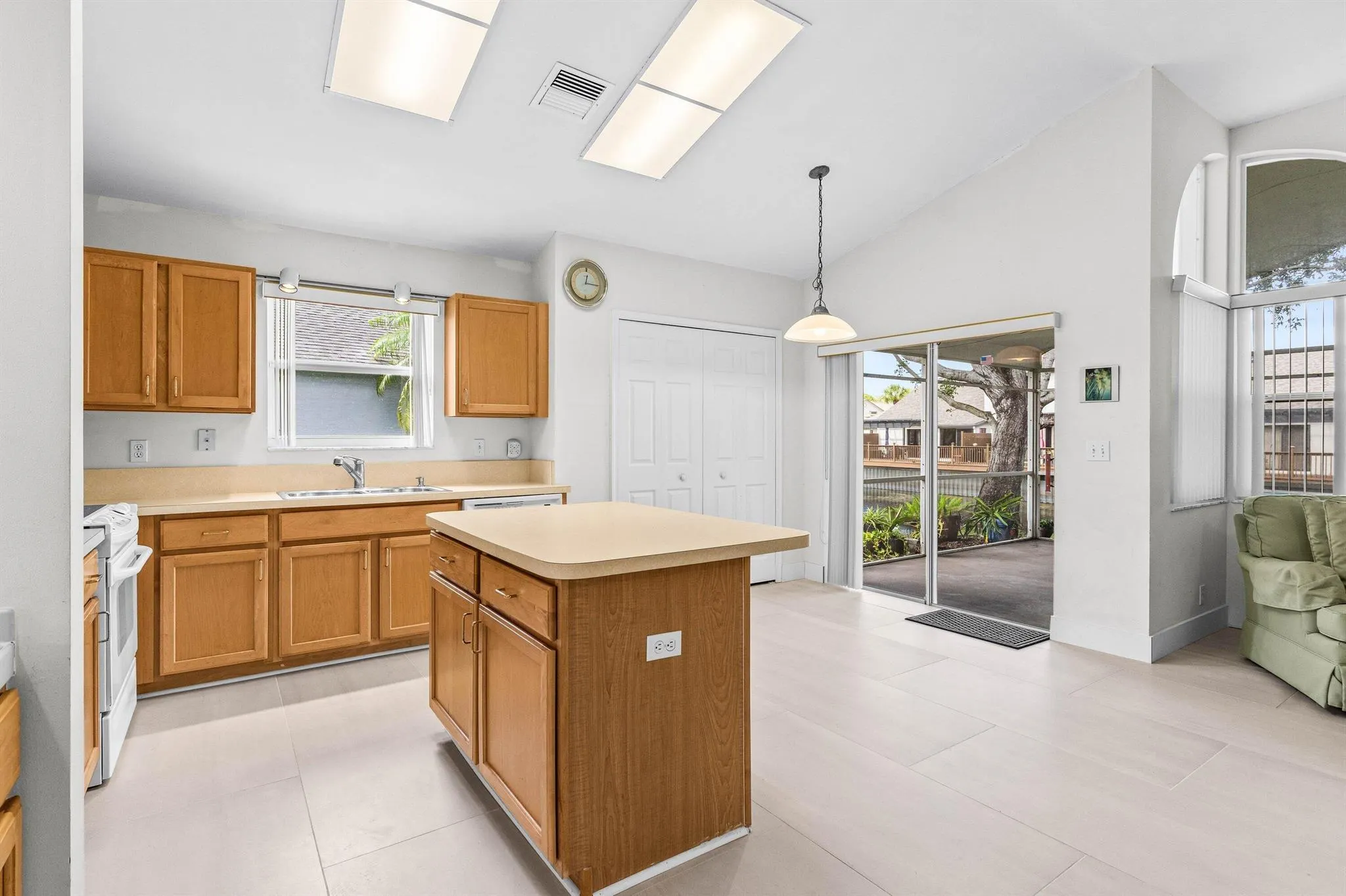 2239 Soundings Court