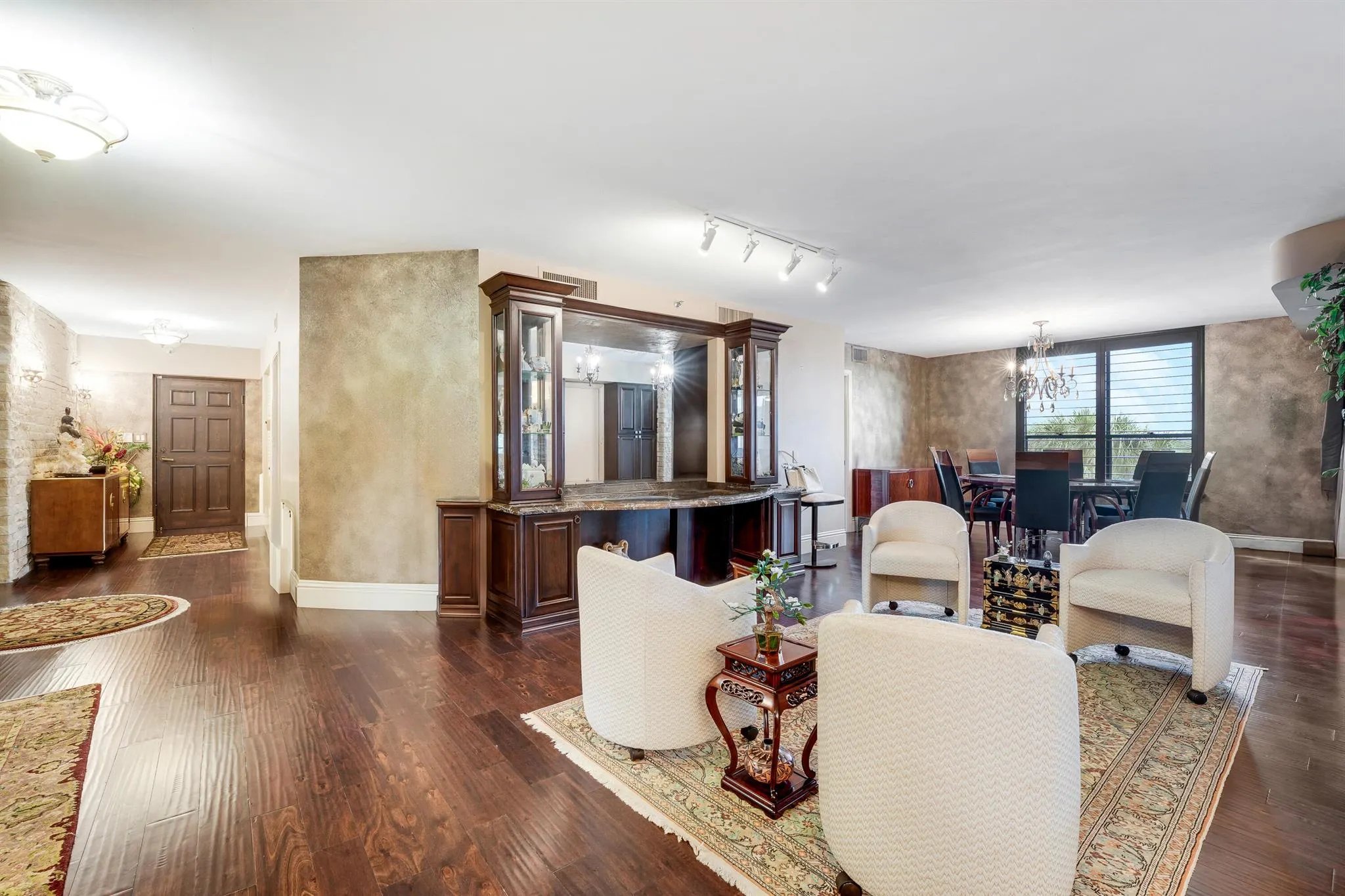 7567 Imperial Drive, #402