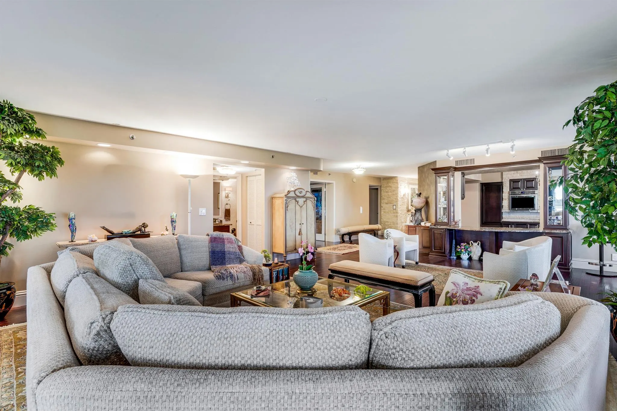 7567 Imperial Drive, #402