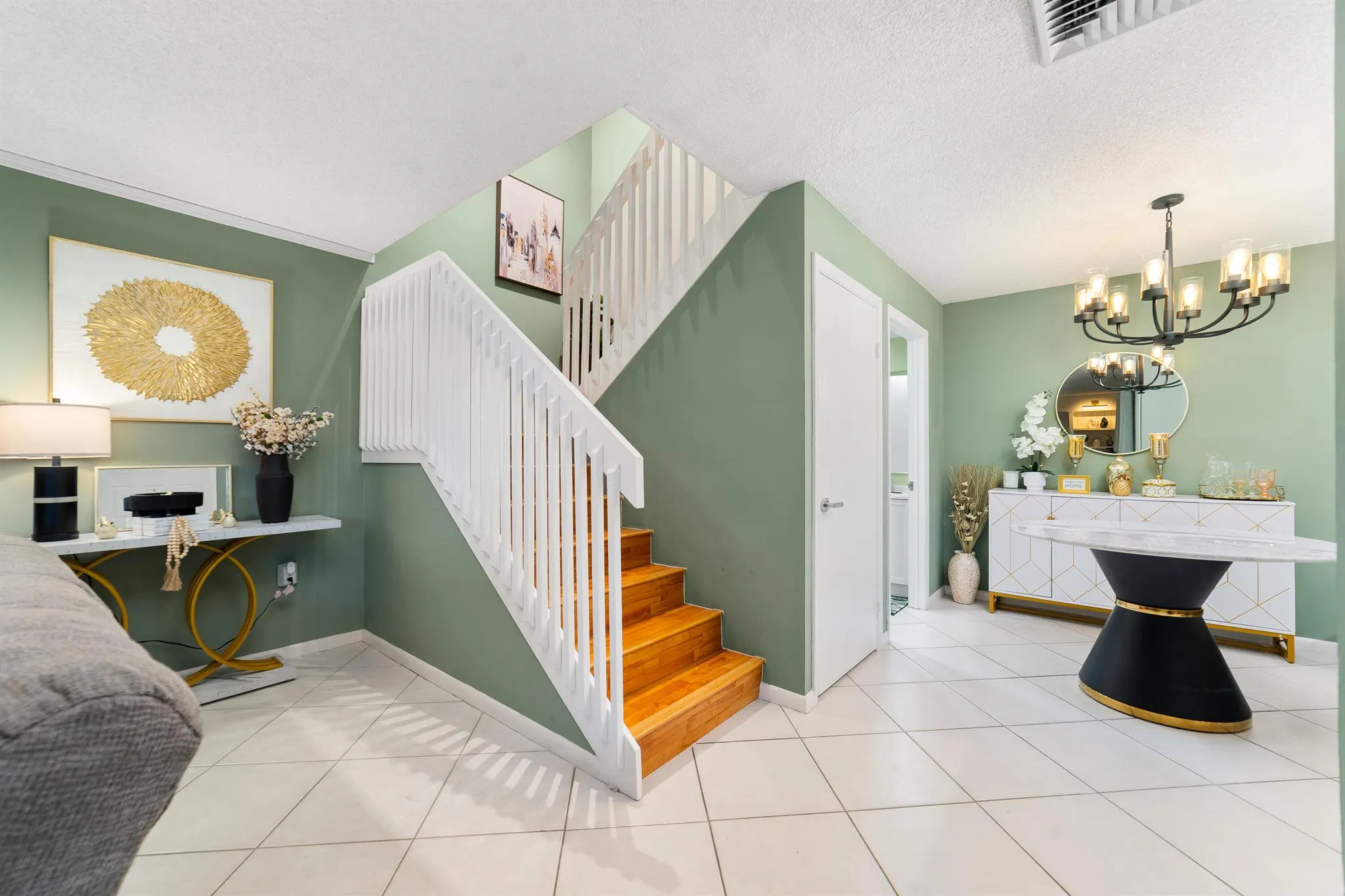 702 Buttonwood Lane