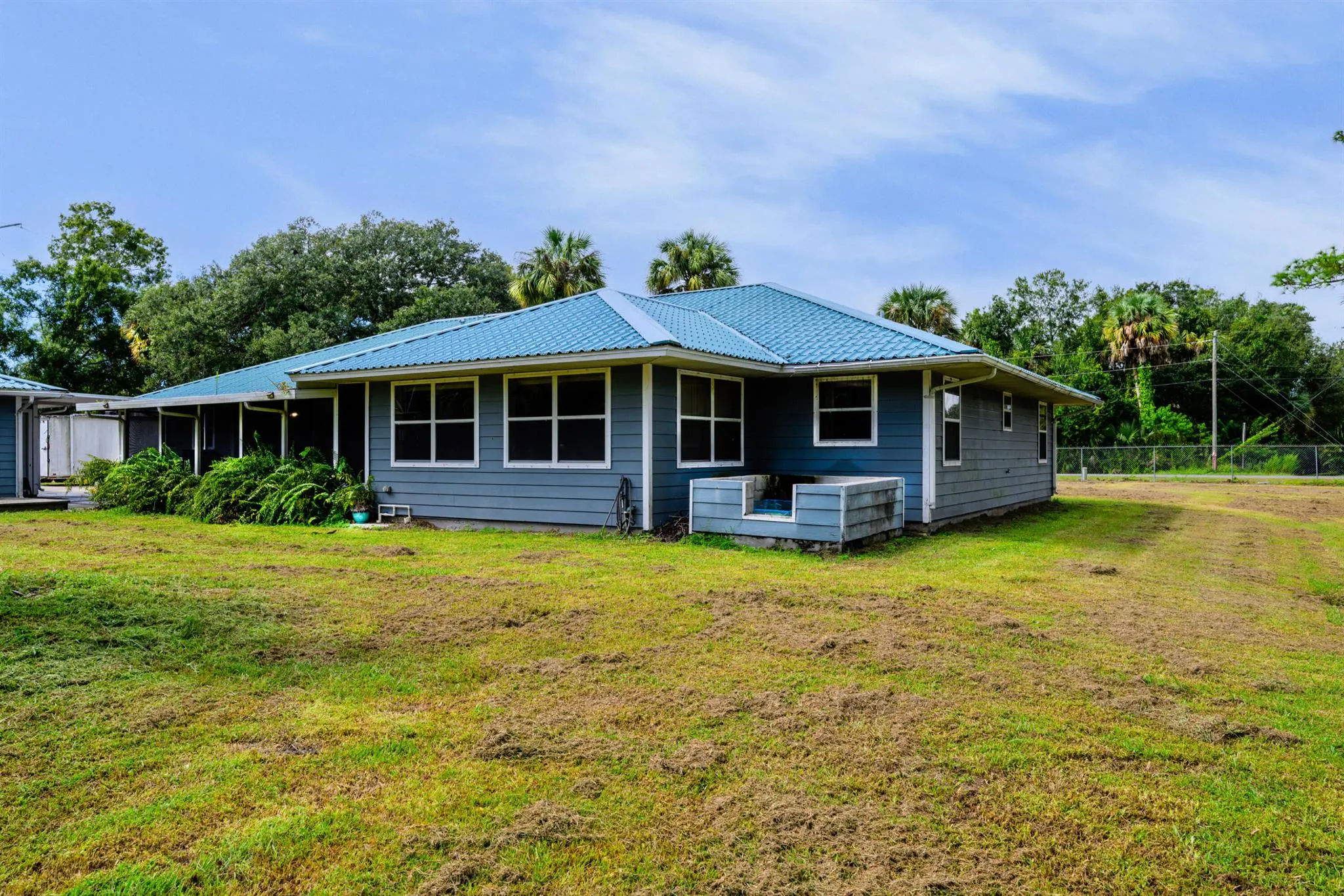588 NE 28th Avenue