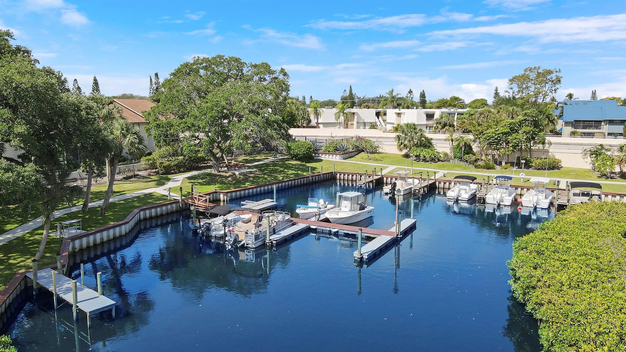 1637 NE Nautical Place, #804
