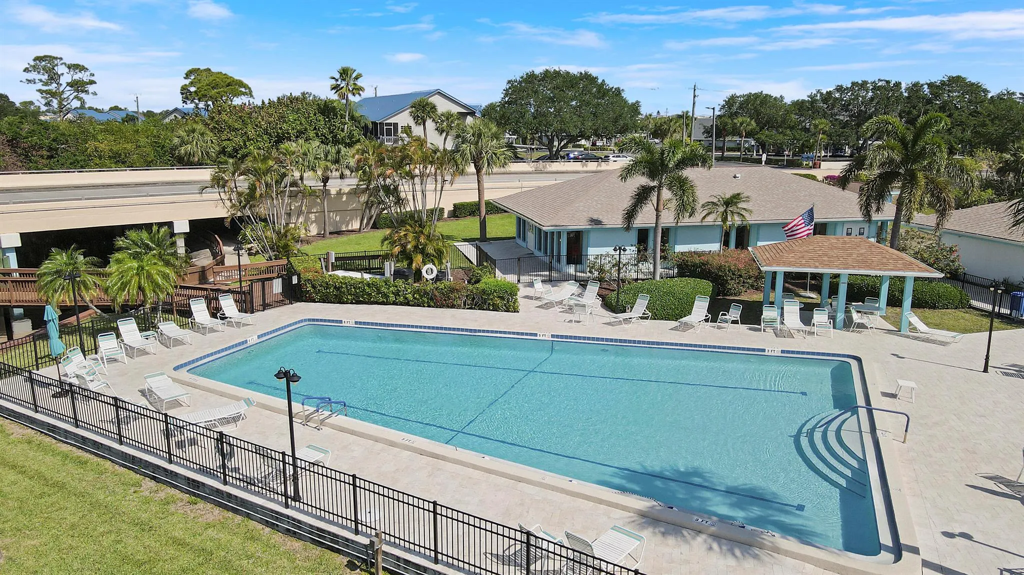 1637 NE Nautical Place, #804