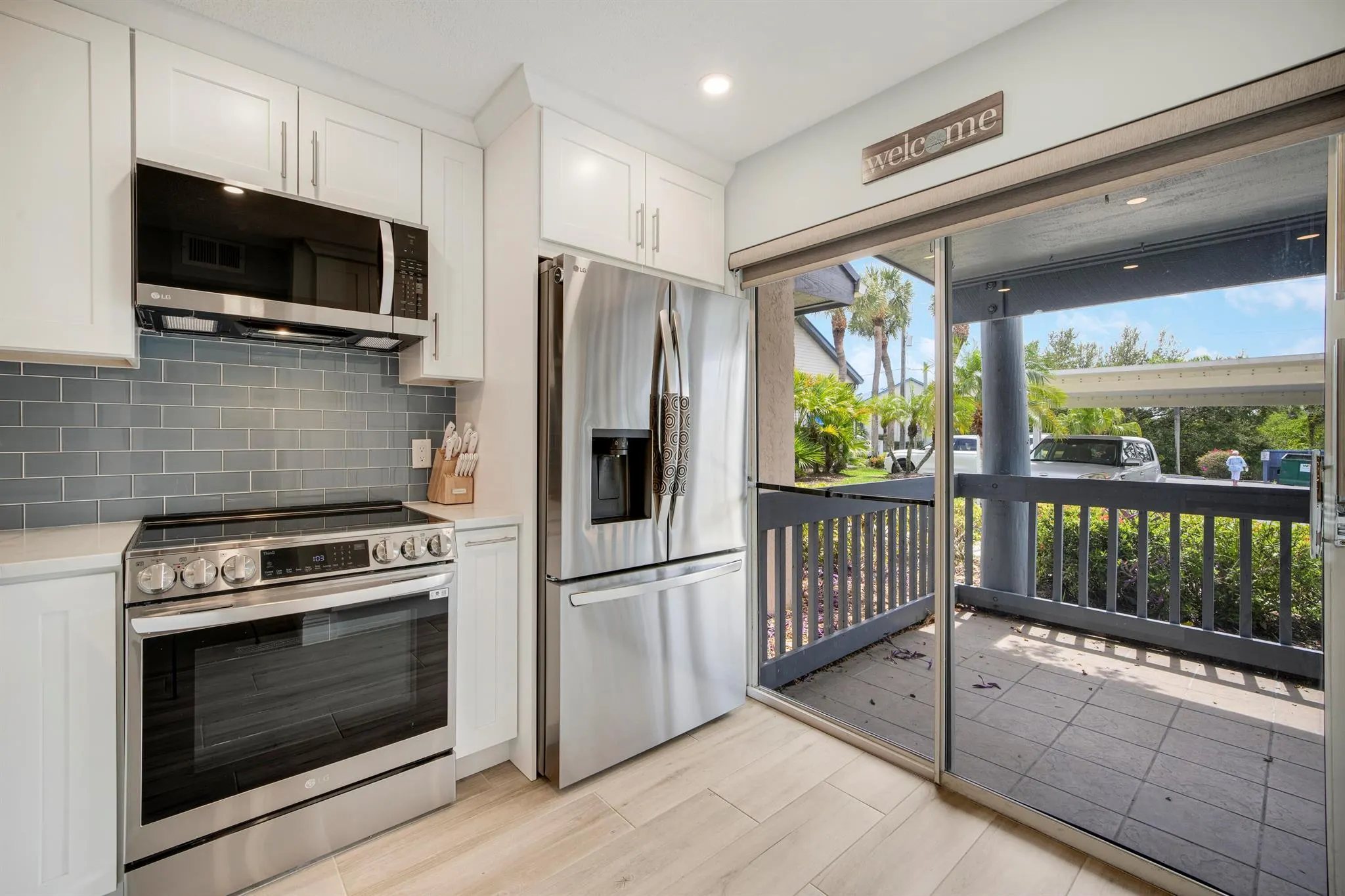 1637 NE Nautical Place, #804