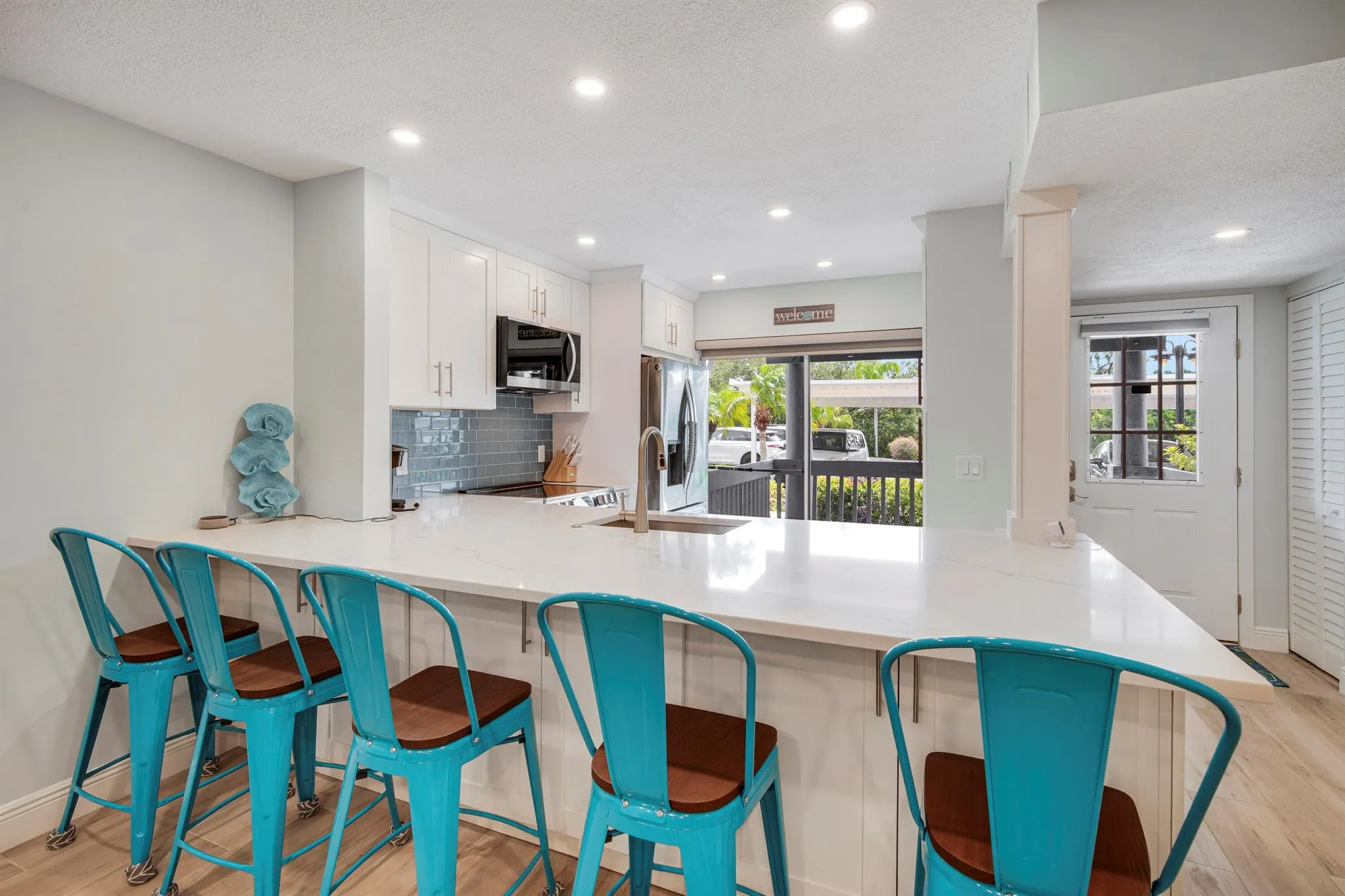 1637 NE Nautical Place, #804