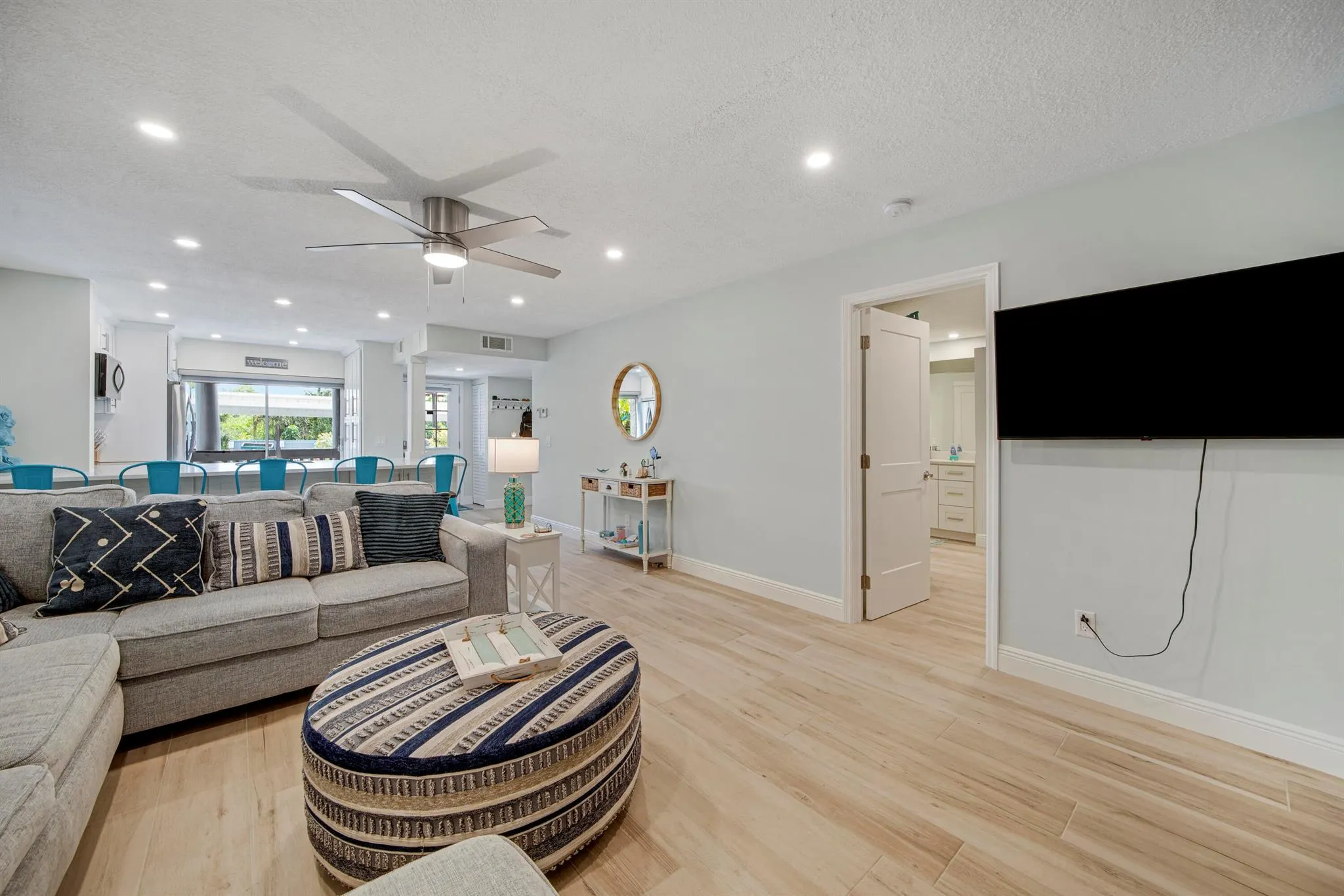 1637 NE Nautical Place, #804