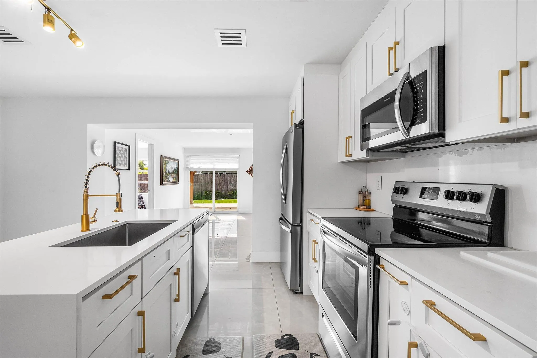403 S 13th Court