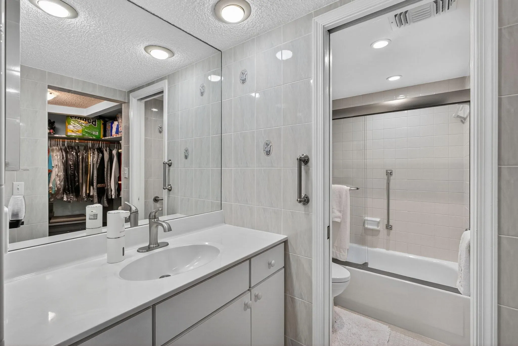 2800 N Ocean Drive, #B-12a