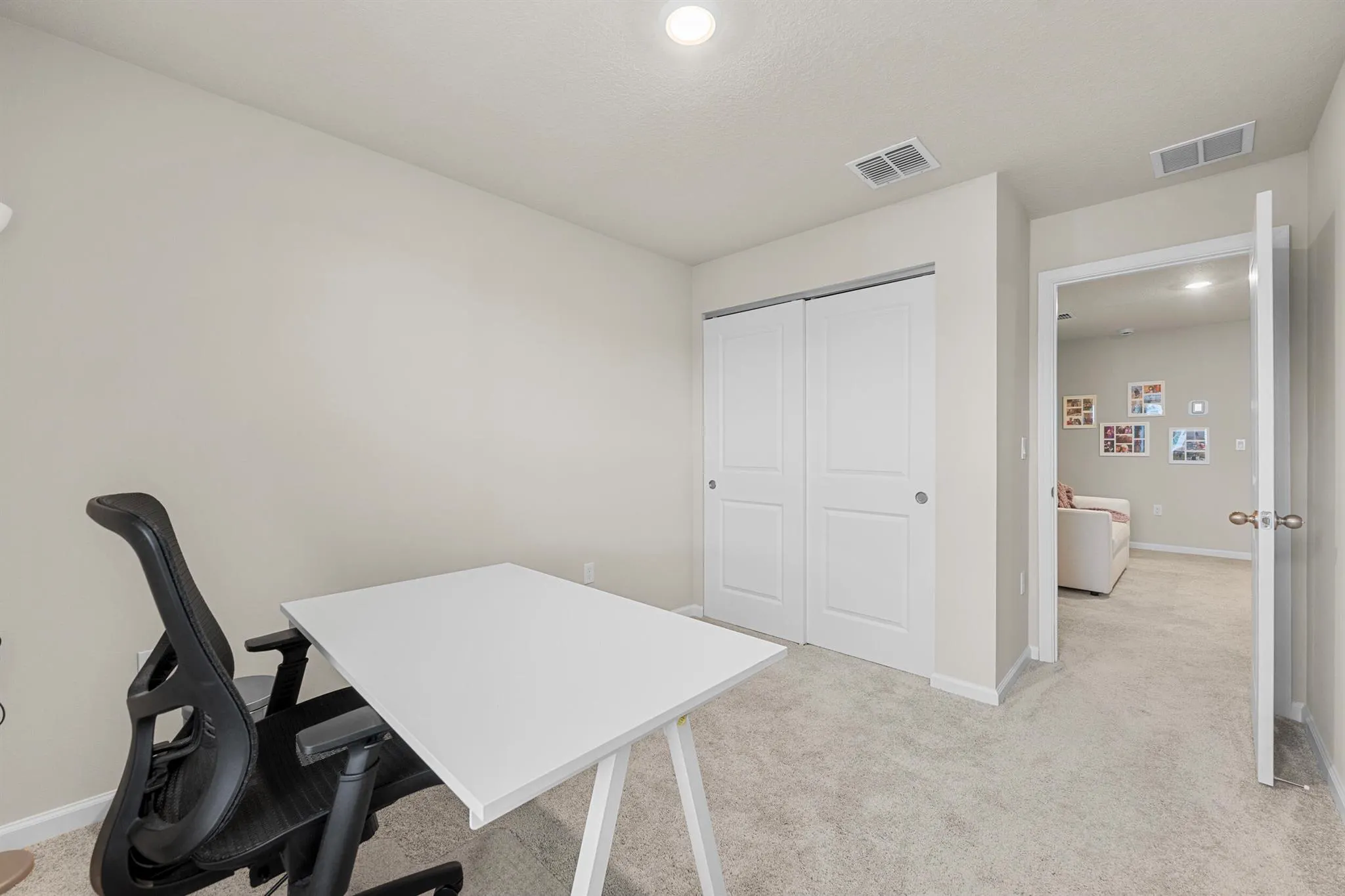 5731 SE Edgewater Circle