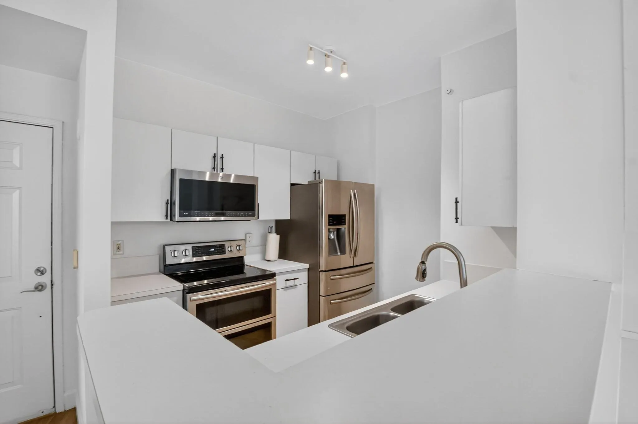 630 S Sapodilla Avenue, #121