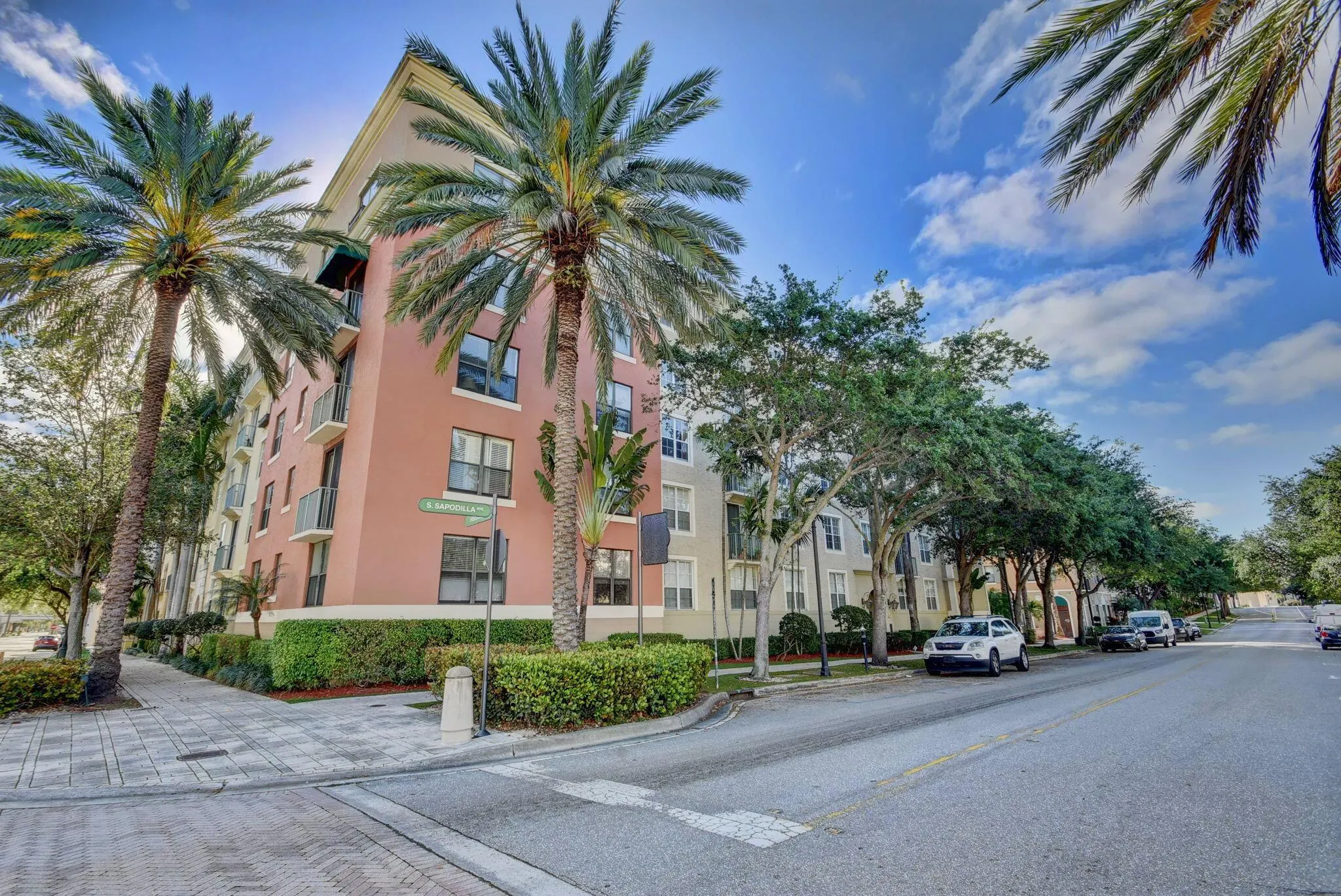 630 S Sapodilla Avenue, #121