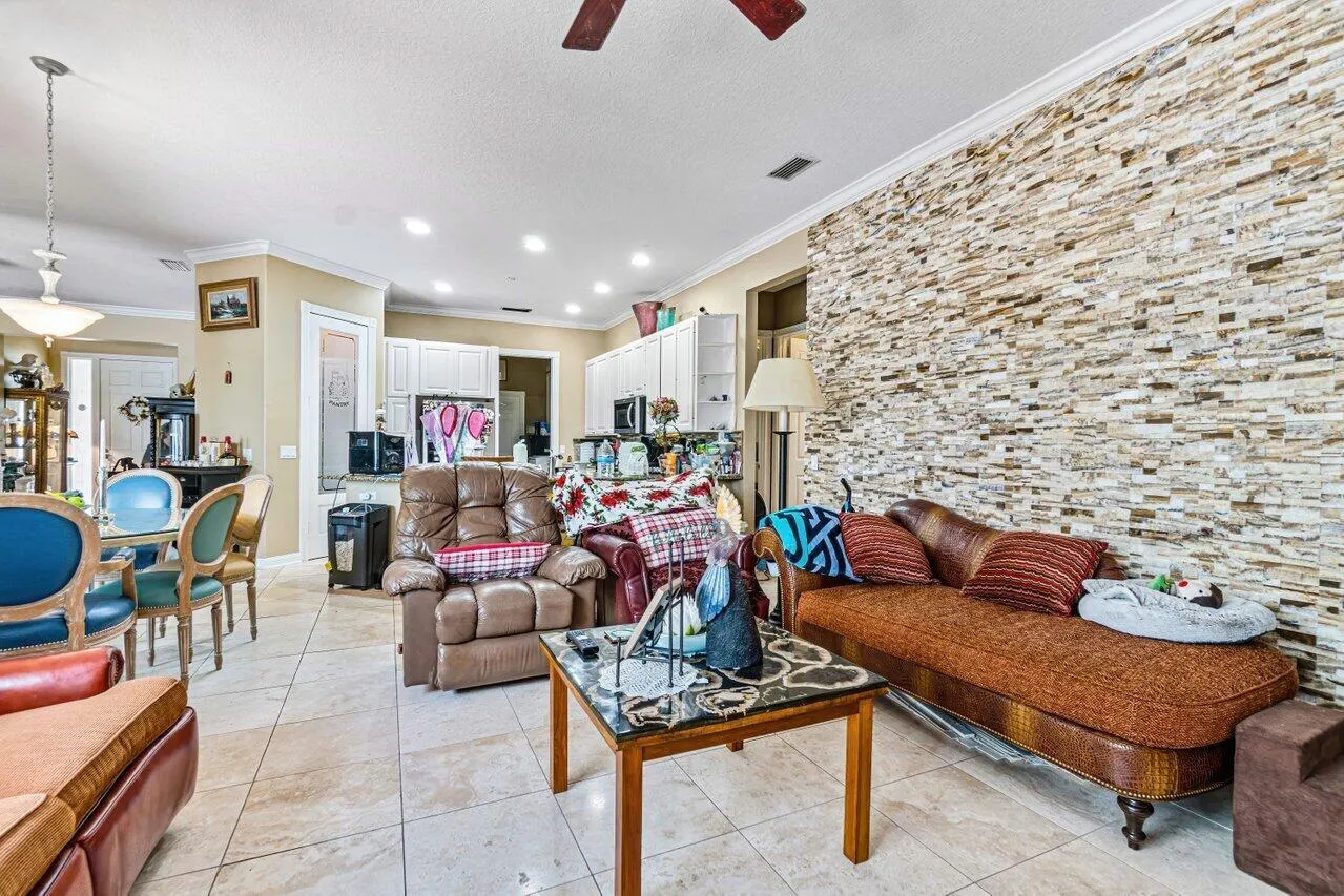 7580 Red River Road
